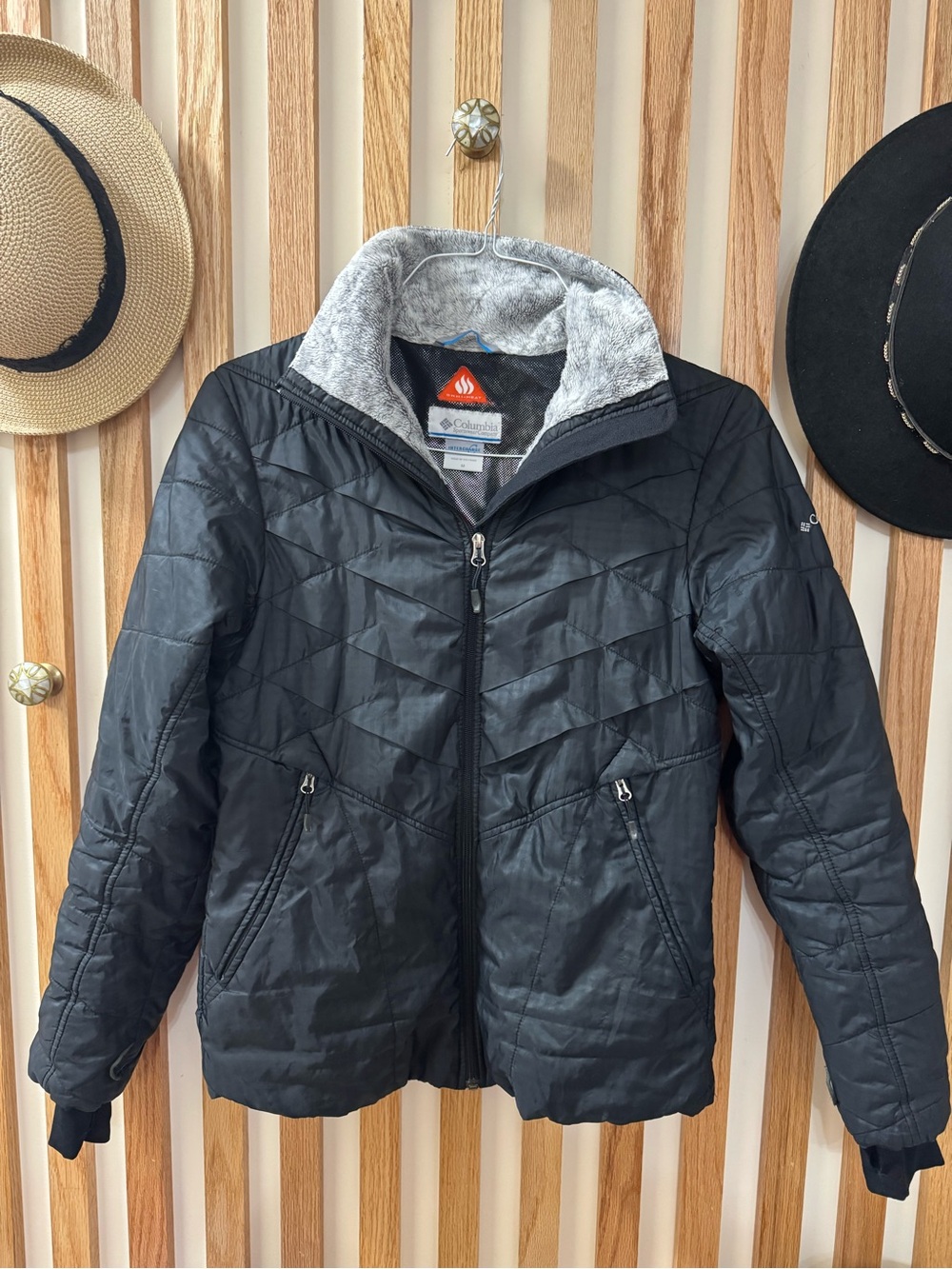 Columbia Black Quilted Puffer Jacket with Gray Sherpa Collar Omni heat thermal